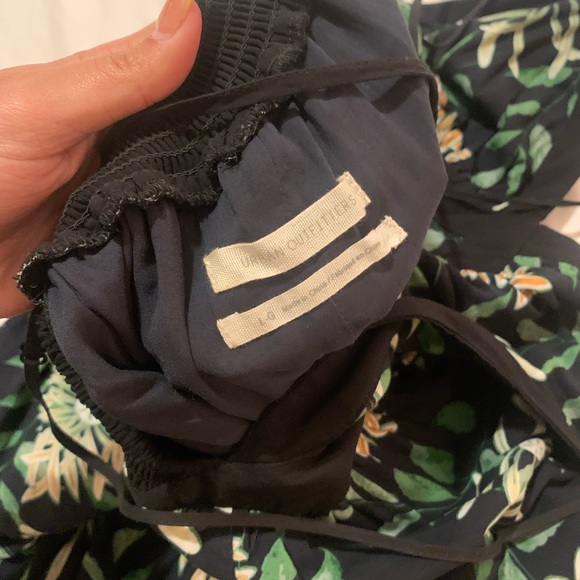 Urban Outfitters Floral Jumpsuit with Leaf Pattern - Picture 6 of 7